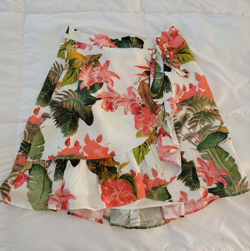 Gianni Bini Pink Floral Ruffled Wrap Mini Skirt